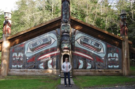 Répilca de antiga moradia de clã Tinglit, em Ketchikan, no sudeste do Alaska